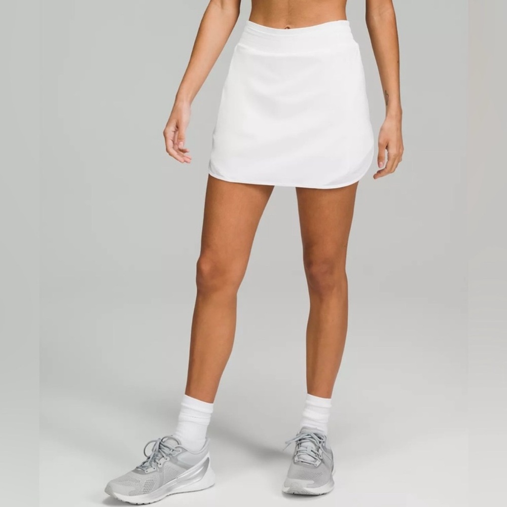 EUC
Lululemon Hotty Hot High-Rise Skirt
White
Size 12 Long